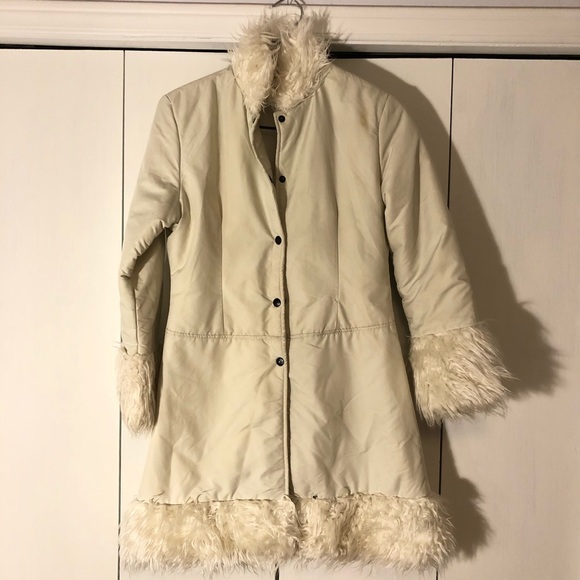 White jacket with faux fur trim - Picture 1 of 3